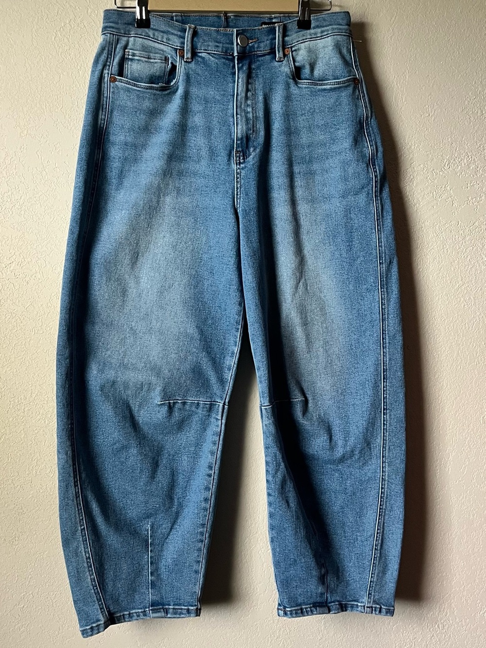 BLANKNYC Light Wash Barrel Jeans - Picture 3 of 7